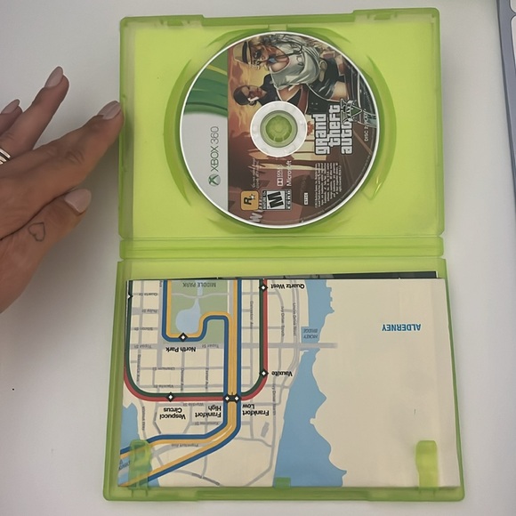 grand theft auto iv xbox 360 - Picture 3 of 3